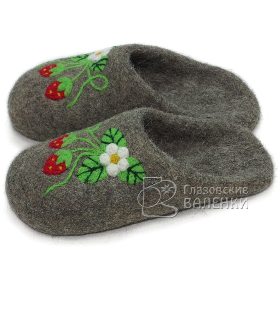 F53 Земляника в цвету